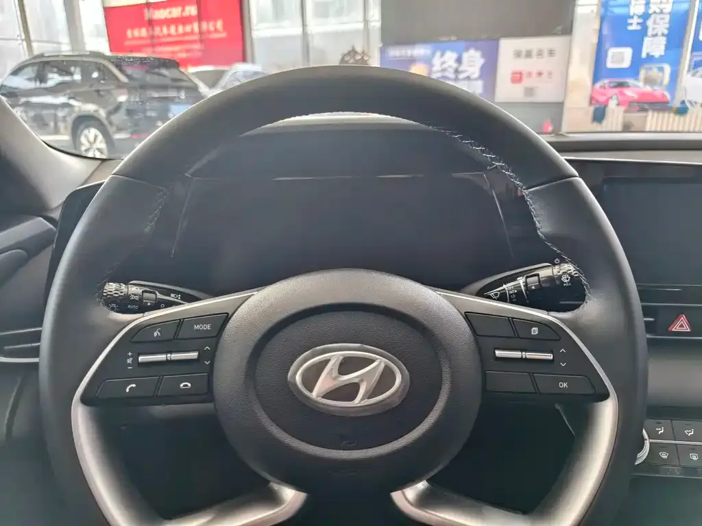 Hyundai Elantra — фото 2