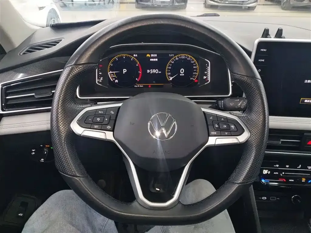 Volkswagen Tiguan L — фото 6