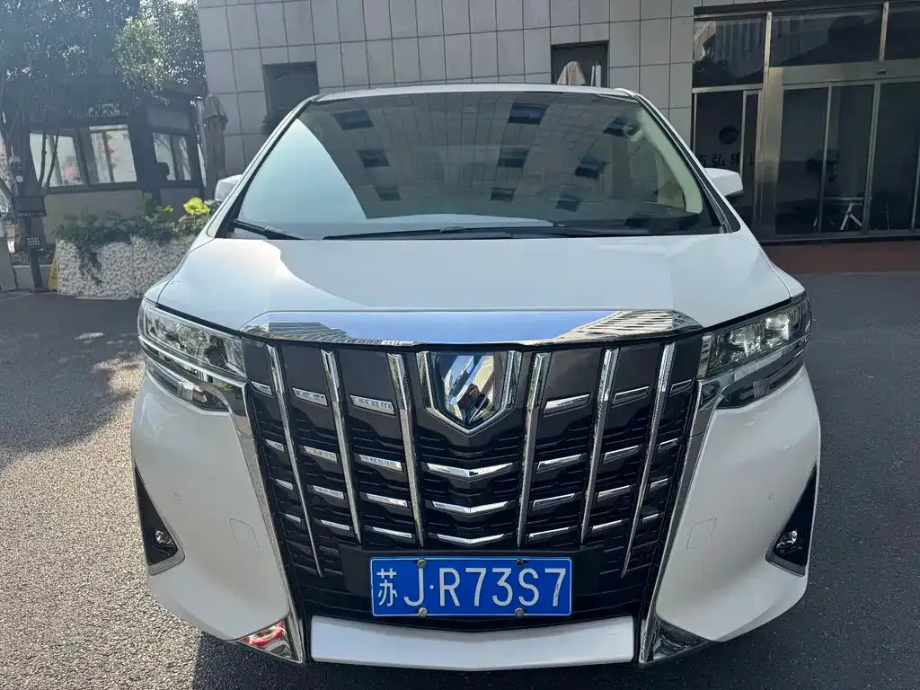 Toyota Alphard — фото 10
