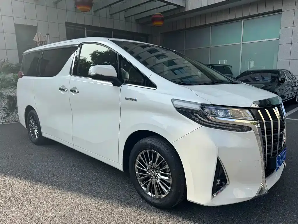 Toyota Alphard — фото 9