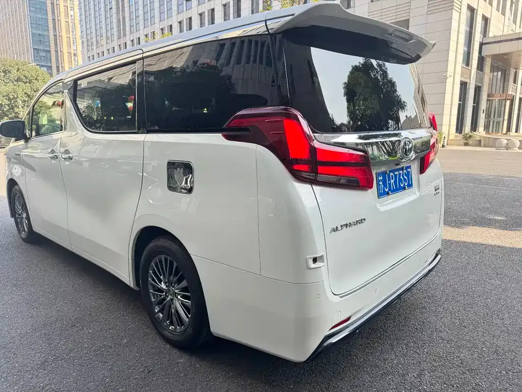 Toyota Alphard — фото 3