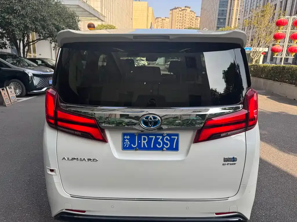 Toyota Alphard — фото 6