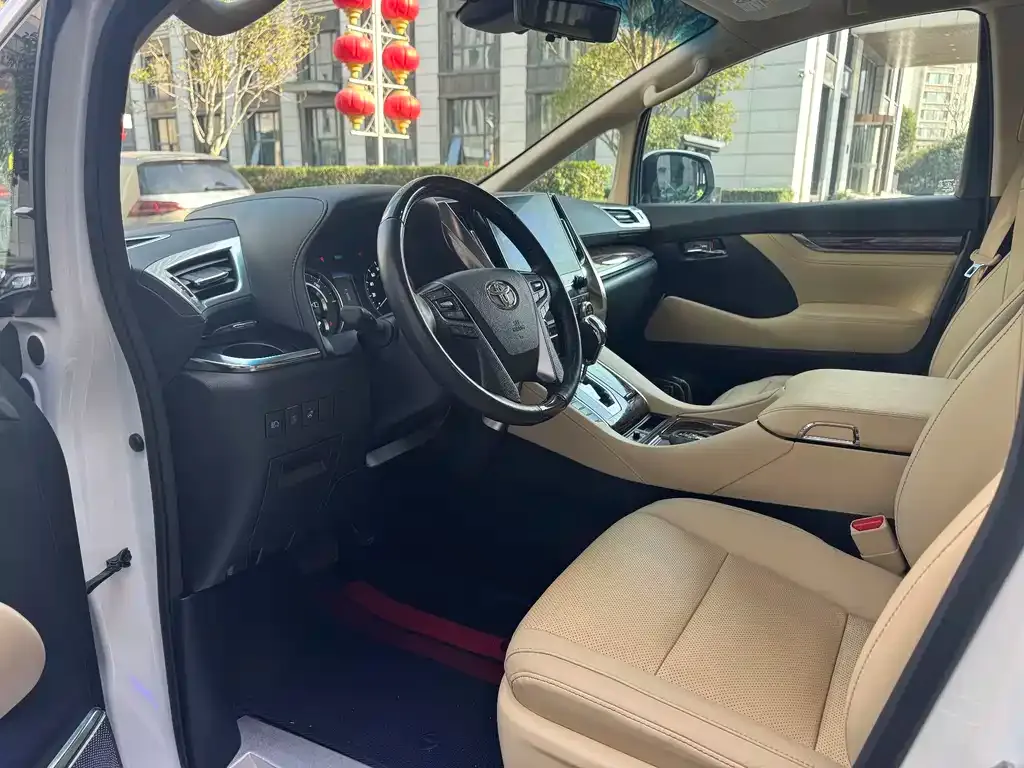 Toyota Alphard — фото 7