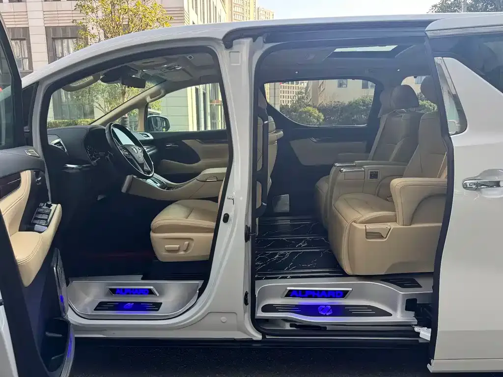 Toyota Alphard — фото 5