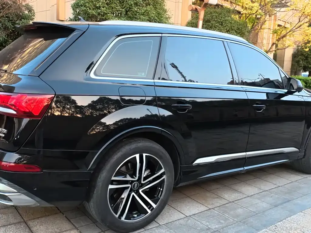 Audi Q7 — фото 7