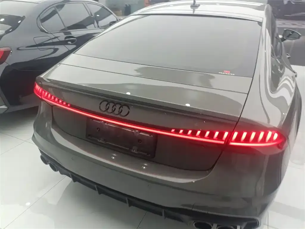Audi A7 — фото 2