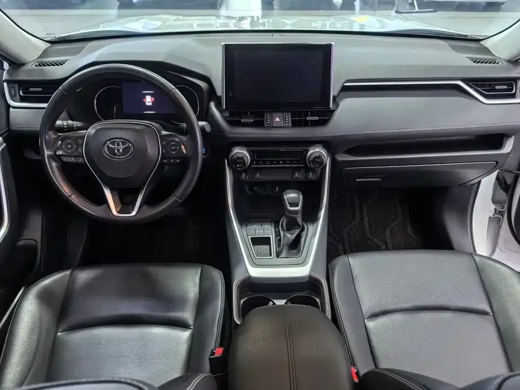 Toyota RAV4 — фото 10