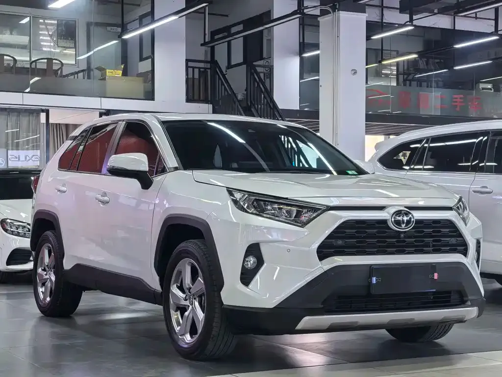 Toyota RAV4 — фото 3