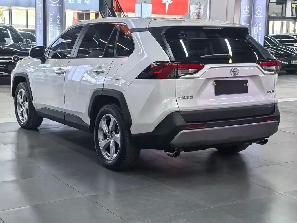 Toyota RAV4 — фото 4