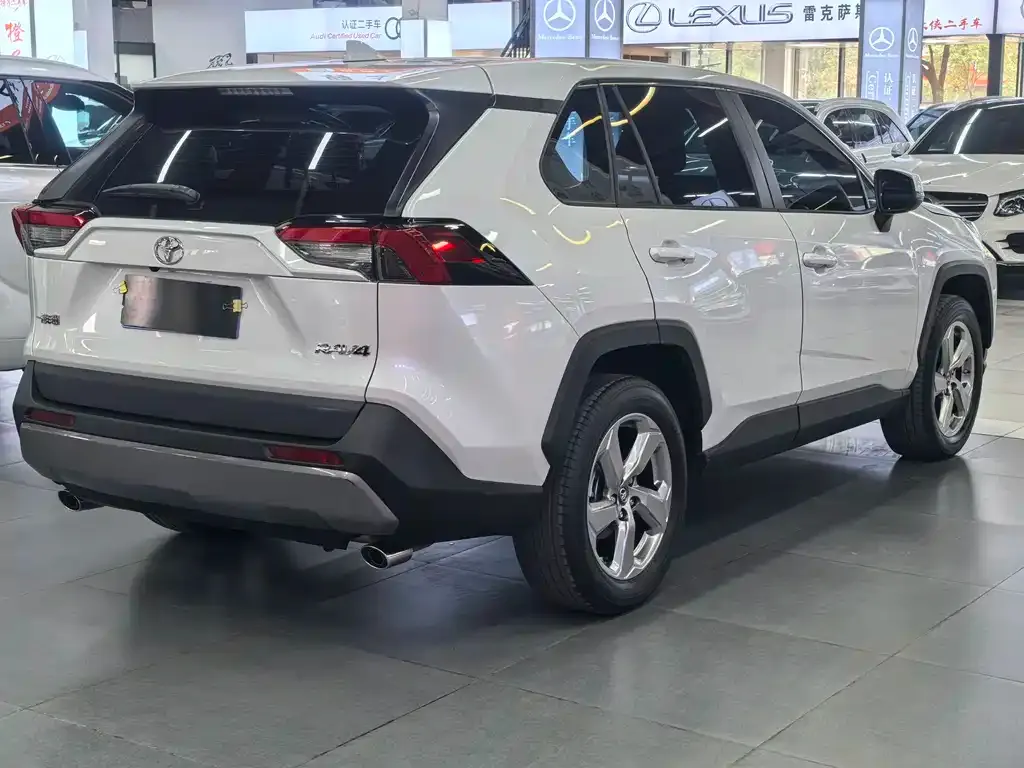 Toyota RAV4 — фото 5