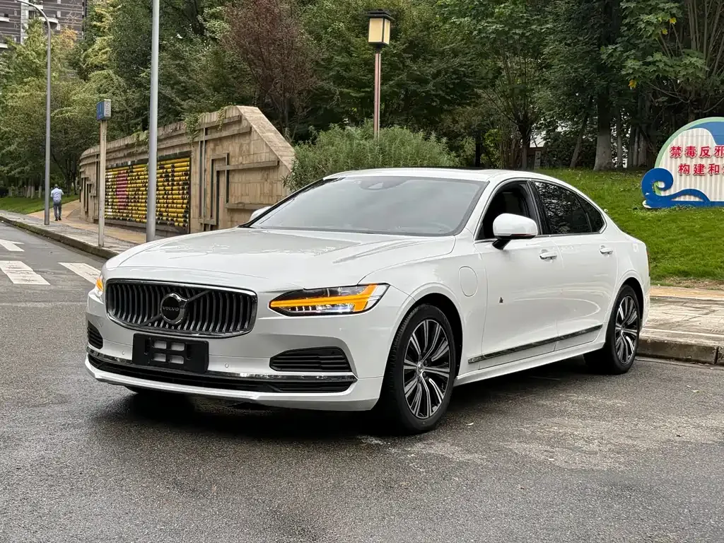 Volvo S90 PHEV — фото 1