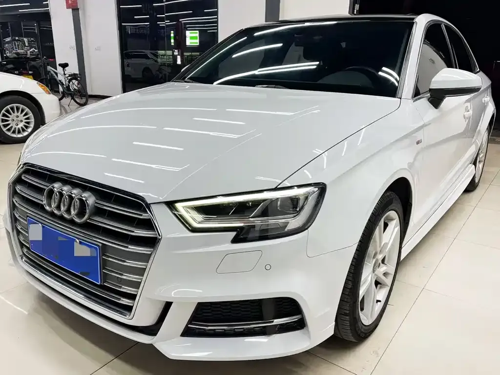 Audi A3 — фото 1
