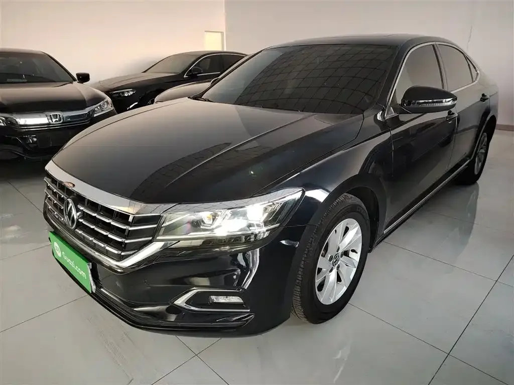 Volkswagen Passat — фото 1