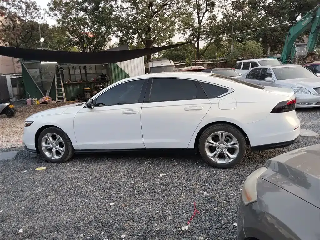 Honda Accord — фото 10