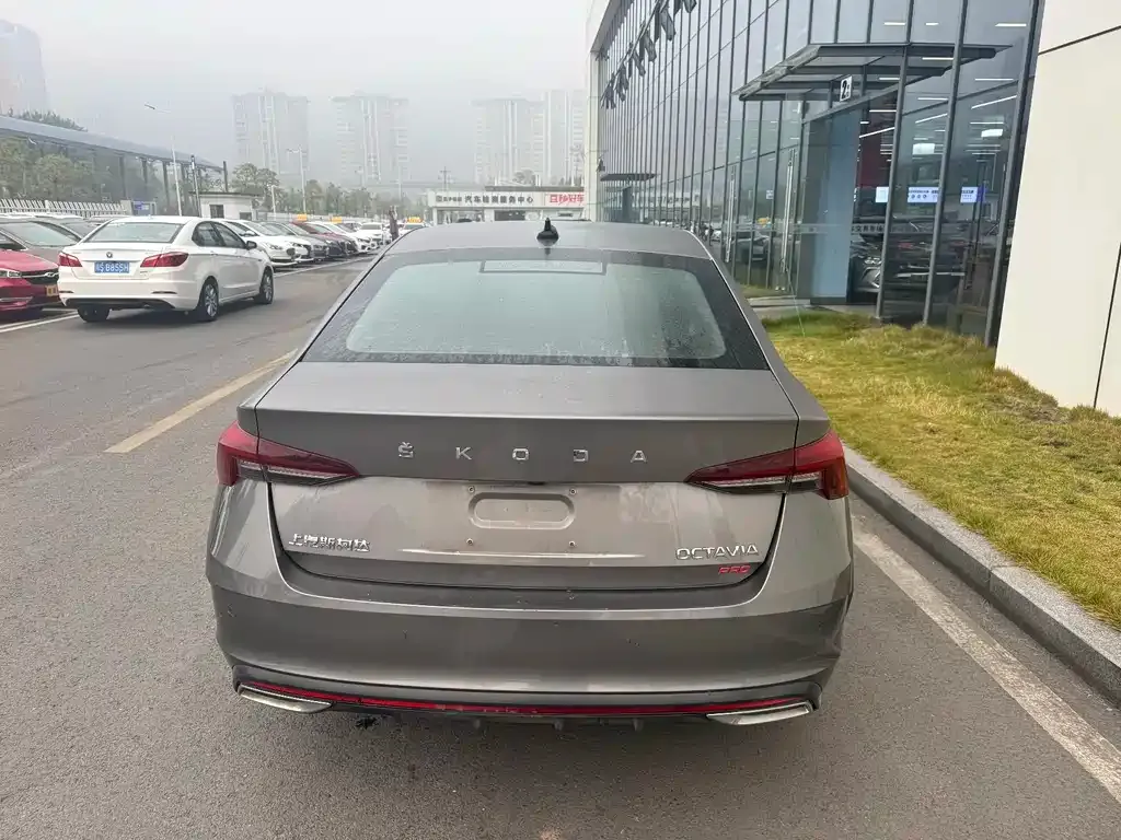 Skoda Octavia — фото 4