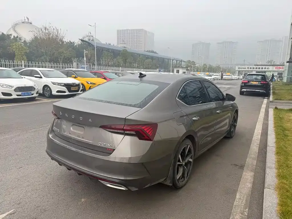 Skoda Octavia — фото 5