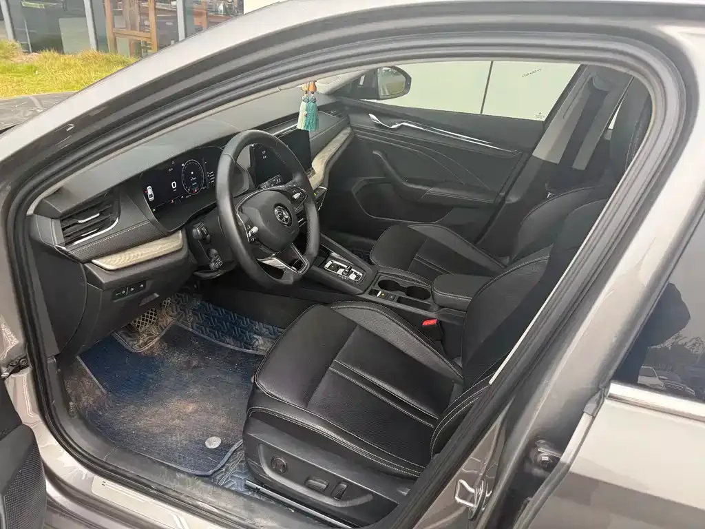 Skoda Octavia — фото 7