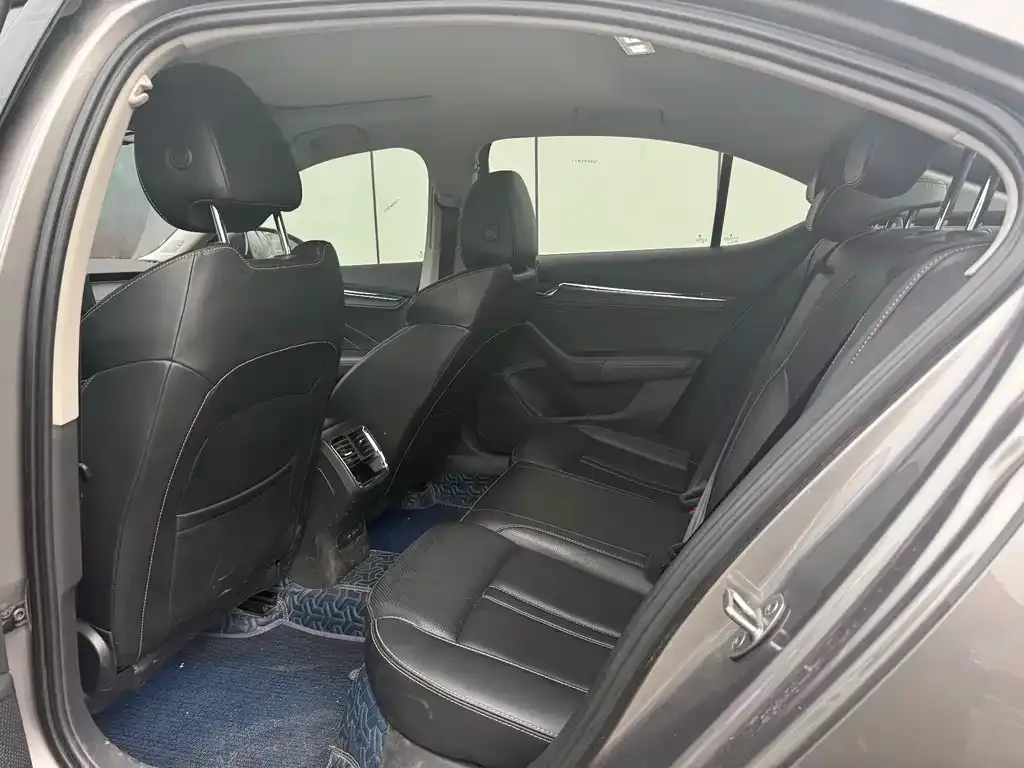 Skoda Octavia — фото 8