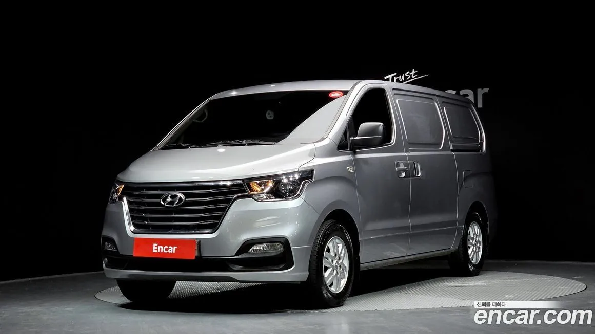 Hyundai Starex — фото 1