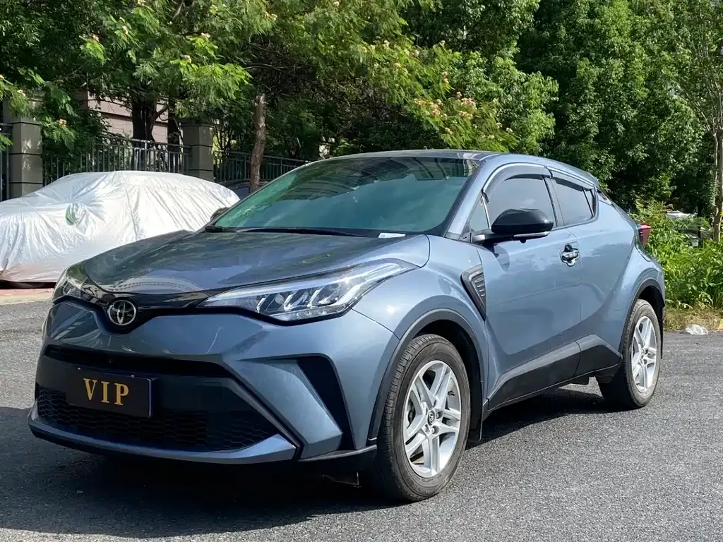 Toyota C-HR — фото 1