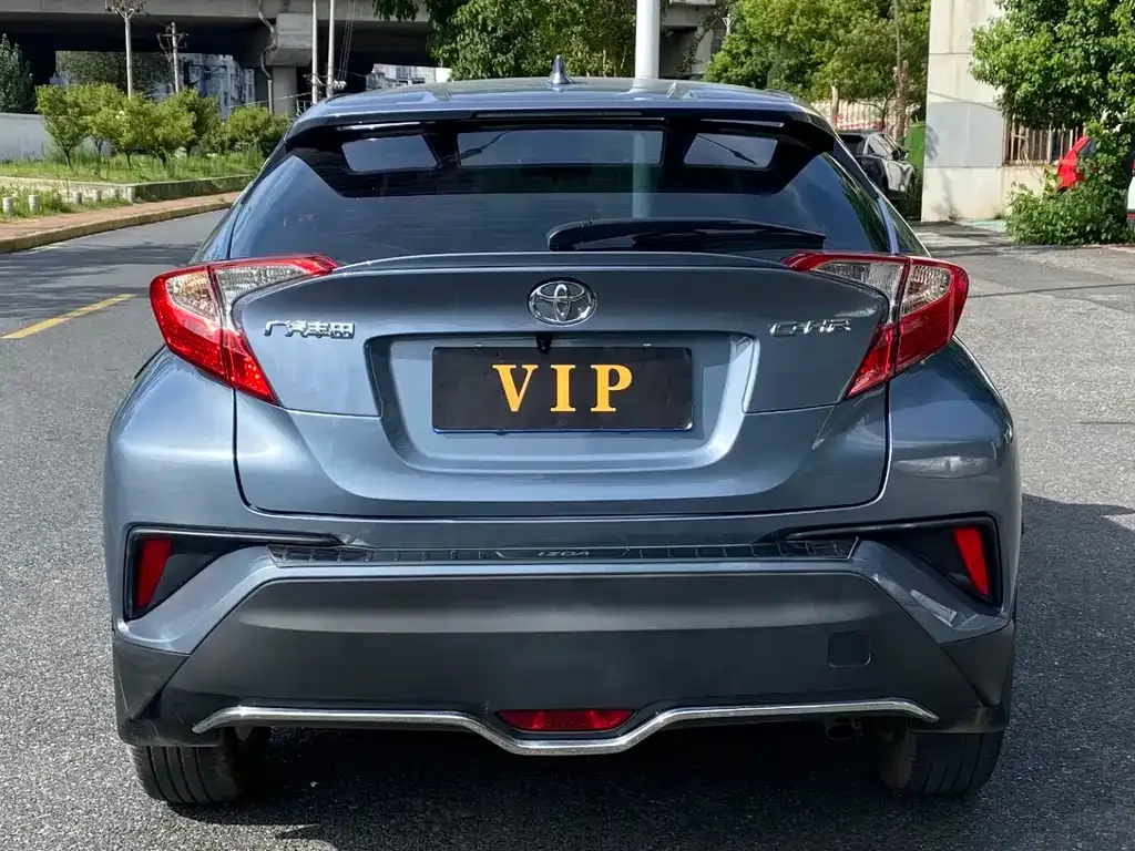 Toyota C-HR — фото 9
