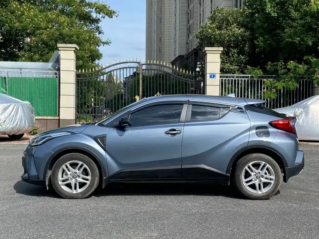 Toyota C-HR — фото 10