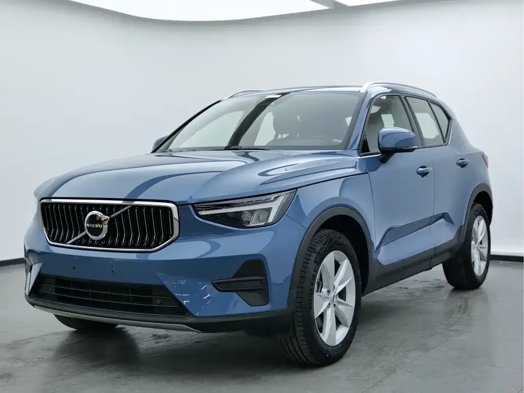 Volvo XC40 — фото 1