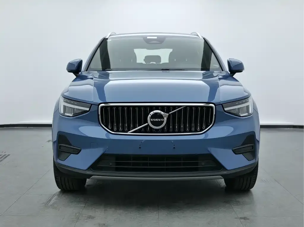 Volvo XC40 — фото 9