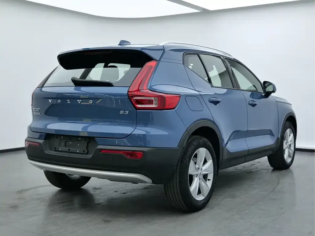 Volvo XC40 — фото 8