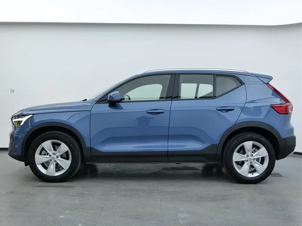 Volvo XC40 — фото 3