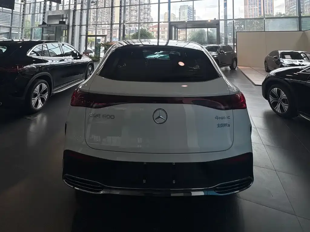Mercedes-Benz EQE SUV — фото 10