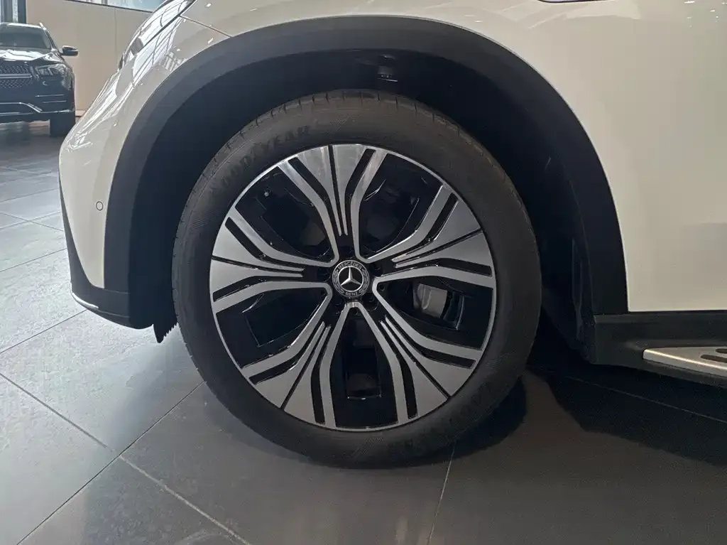 Mercedes-Benz EQE SUV — фото 3
