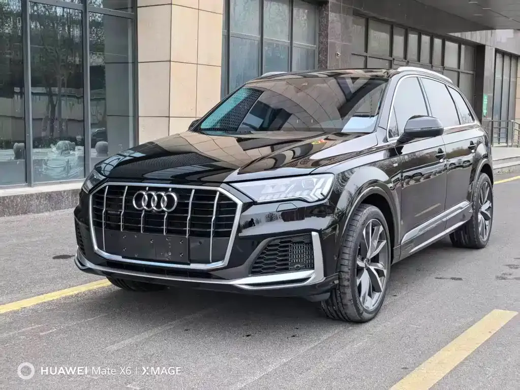 Audi Q7 — фото 1