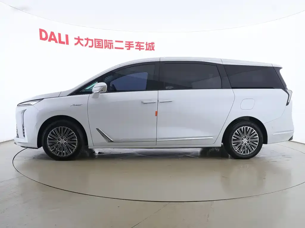 Buick GL8 Hybrid — фото 10
