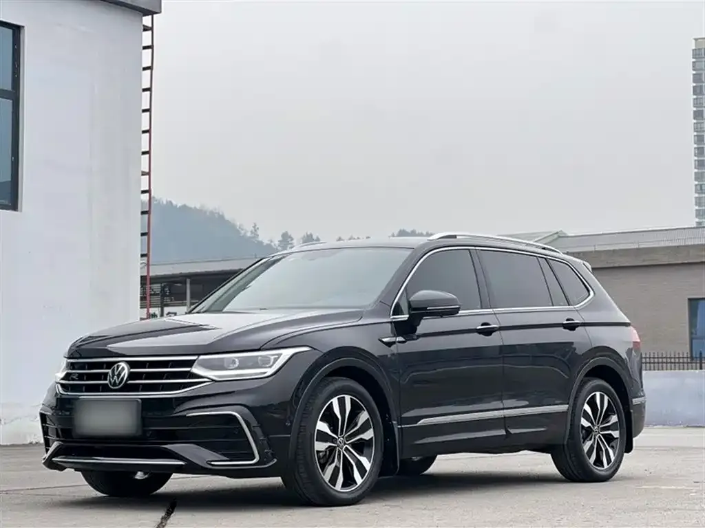Volkswagen Tiguan L — фото 2