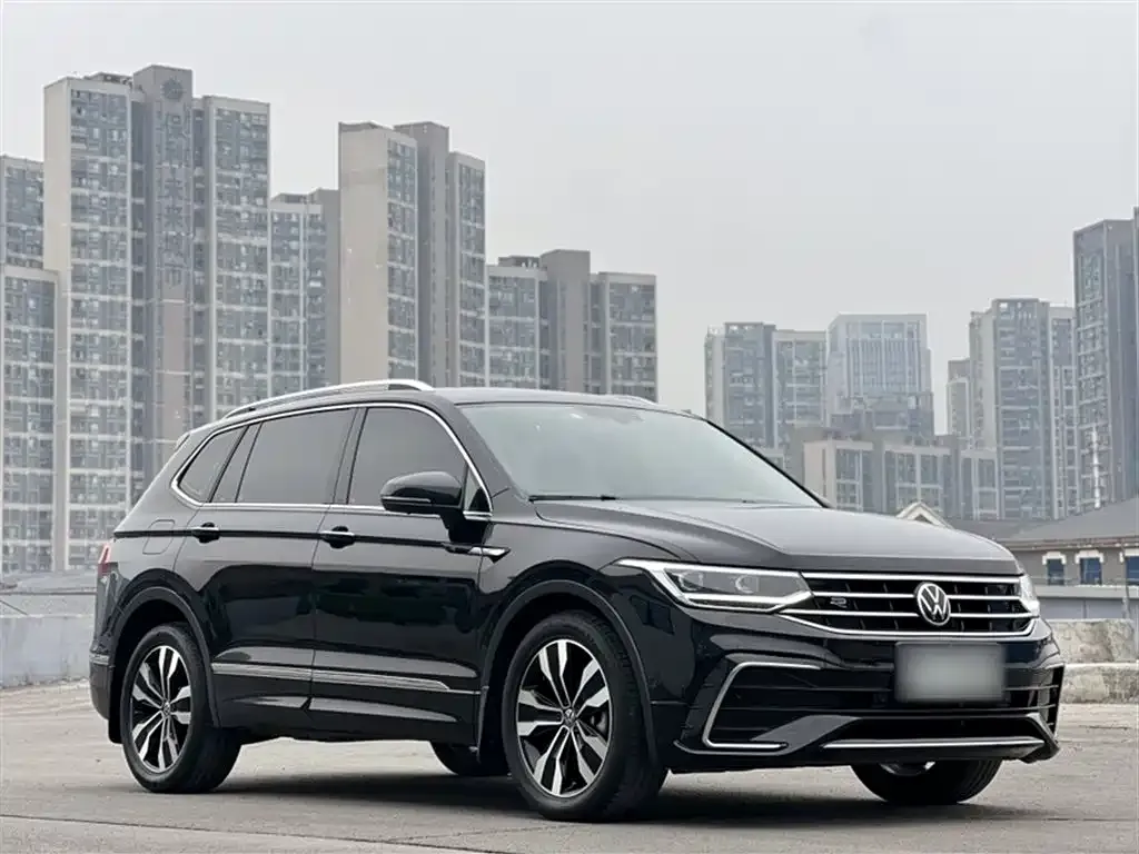 Volkswagen Tiguan L — фото 4