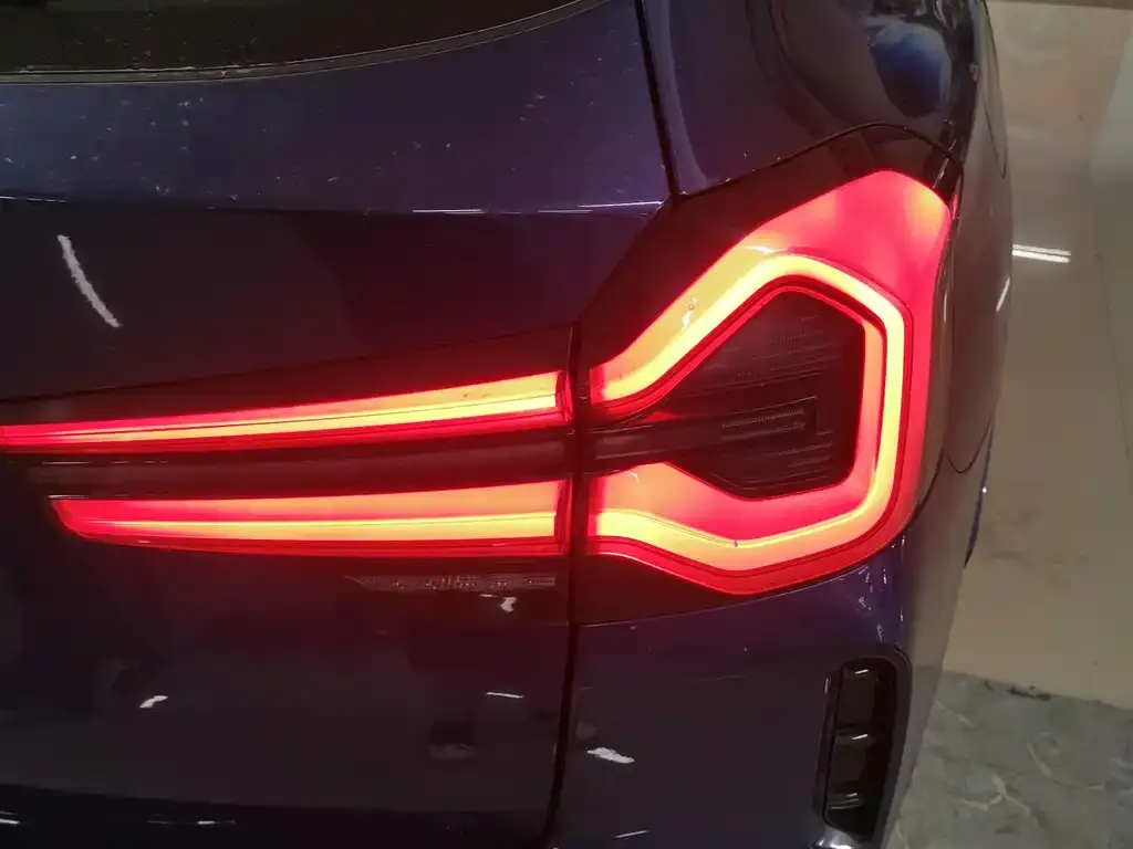 BMW iX3 — фото 2