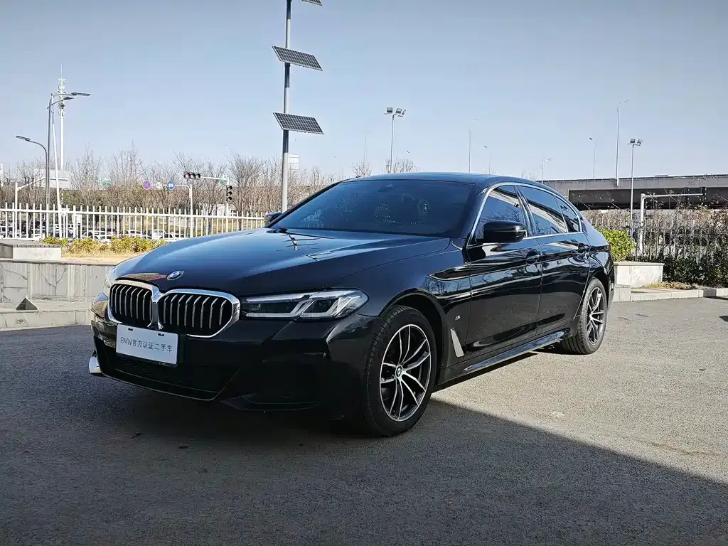 BMW 5 Series — фото 1