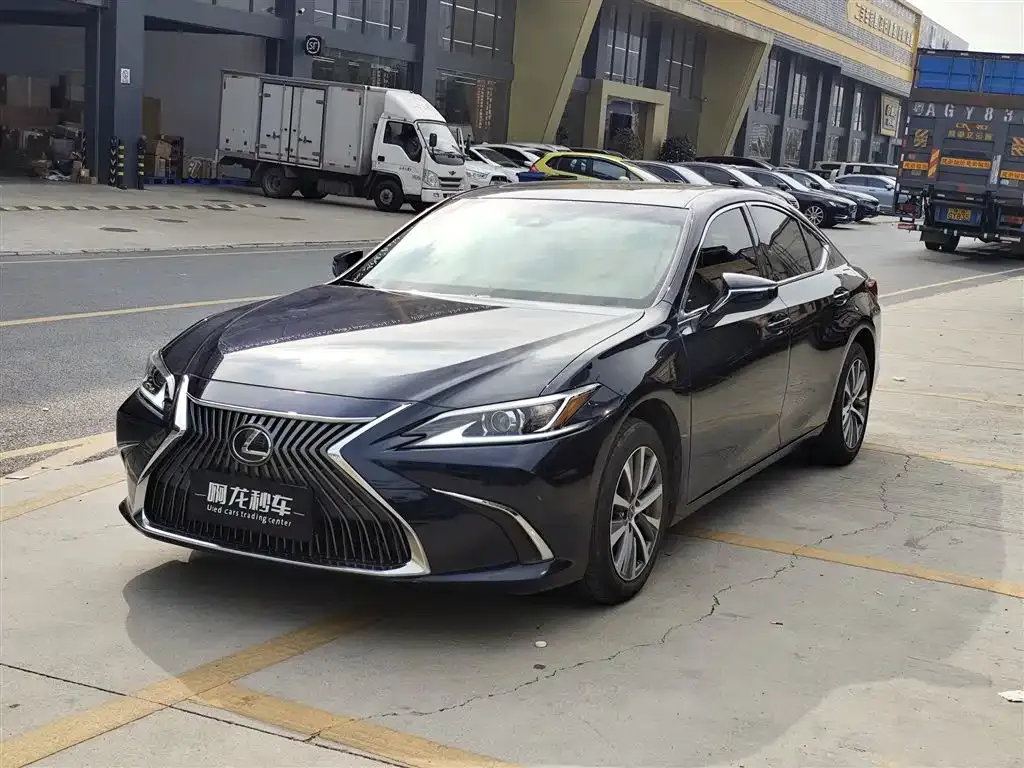 Lexus ES — фото 1