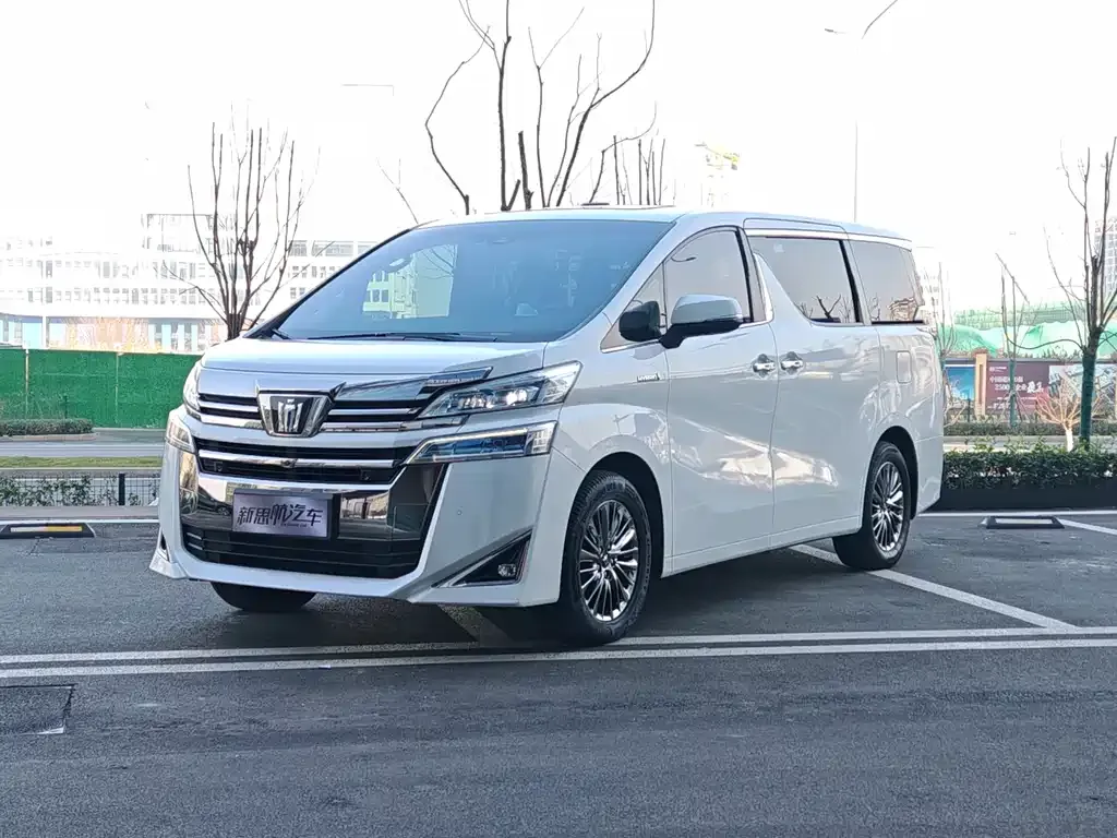 Toyota Vellfire — фото 1