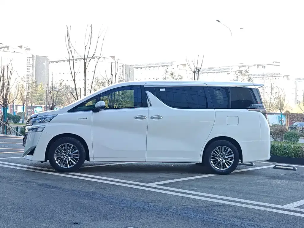 Toyota Vellfire — фото 10
