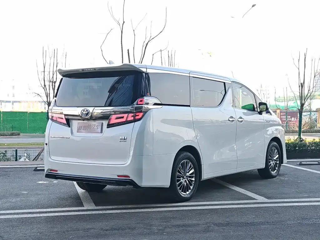 Toyota Vellfire — фото 8