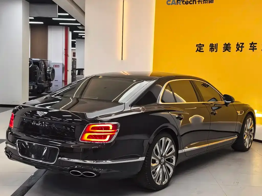 Bentley Flying Spur — фото 4