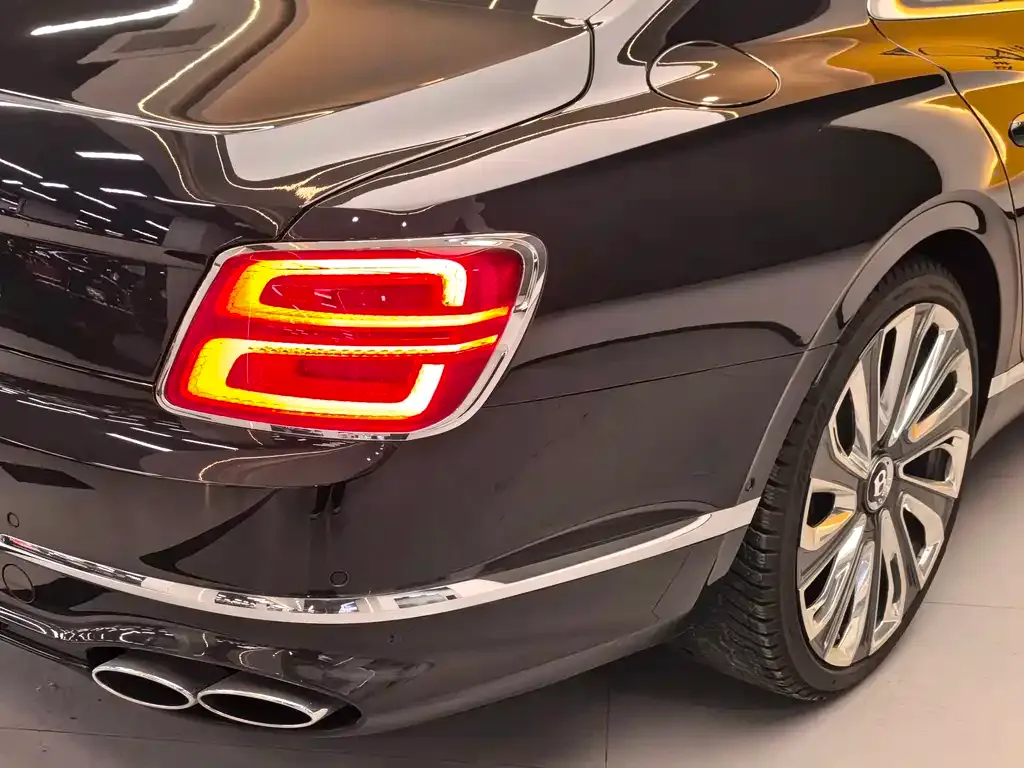 Bentley Flying Spur — фото 5