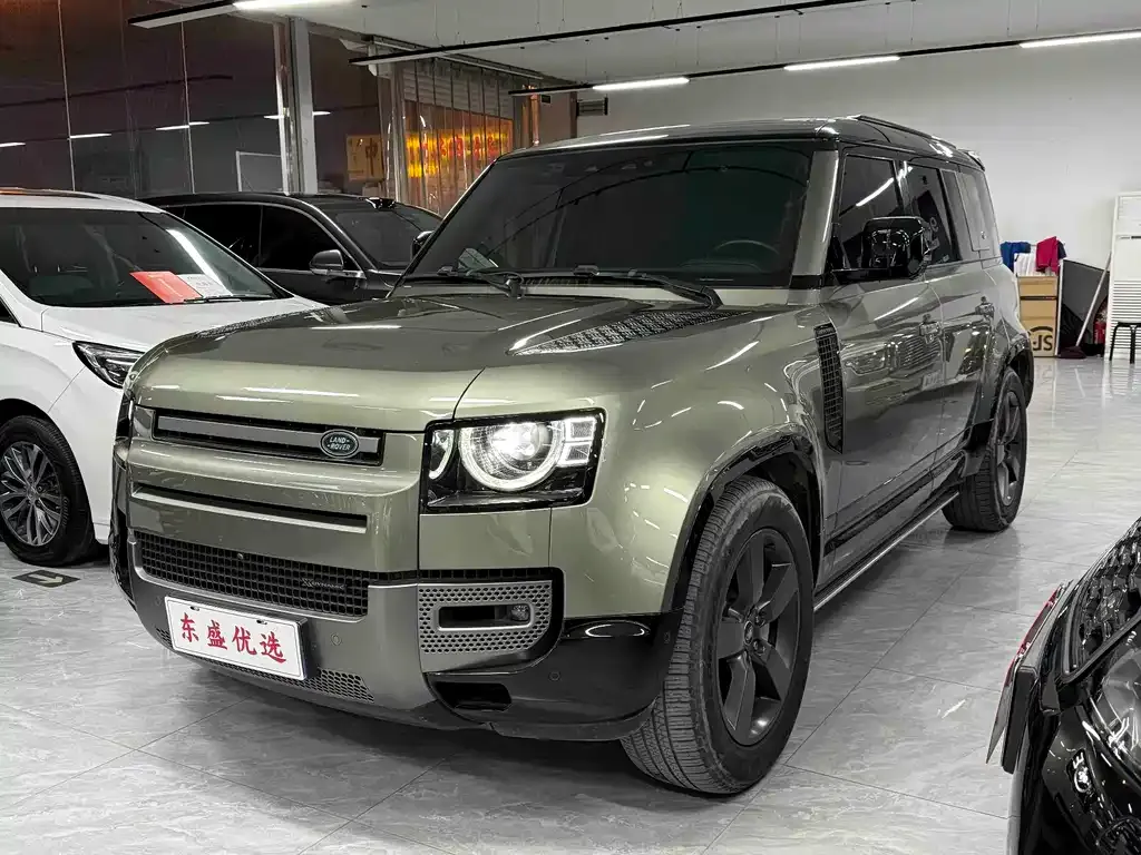 Land Rover Defender — фото 1