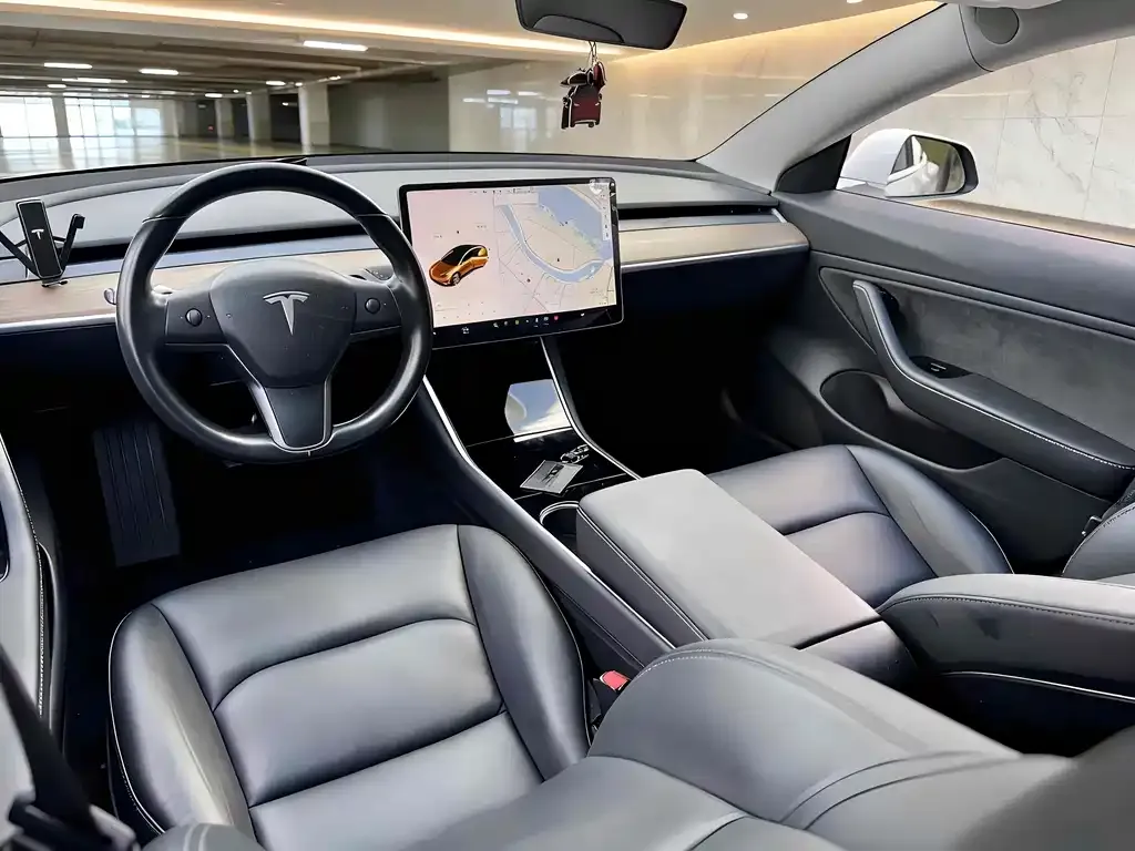 Tesla Model 3 — фото 4