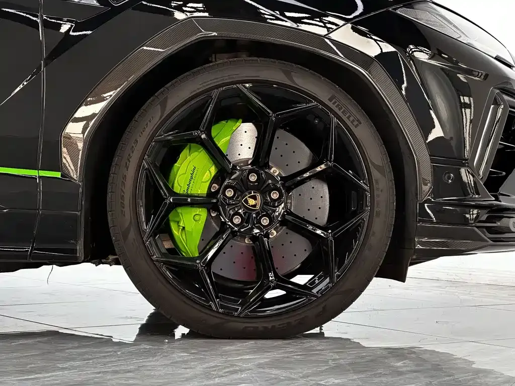 Lamborghini Urus — фото 9