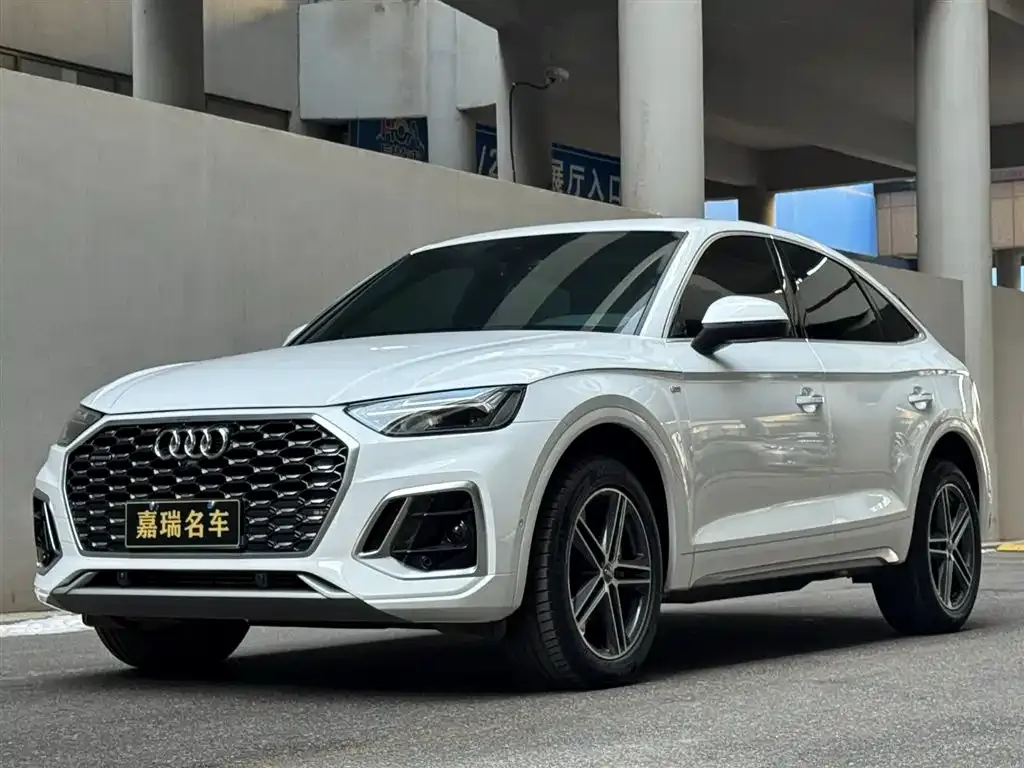 Audi Q5L Sportback — фото 1