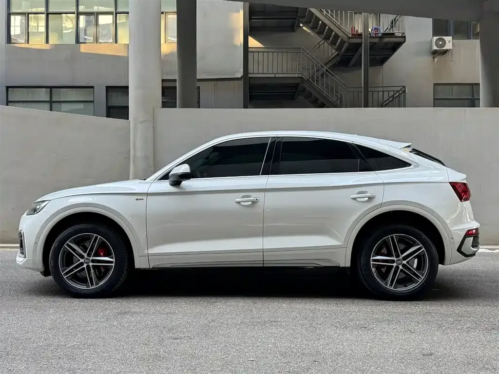 Audi Q5L Sportback — фото 7