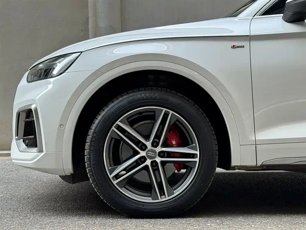 Audi Q5L Sportback — фото 5